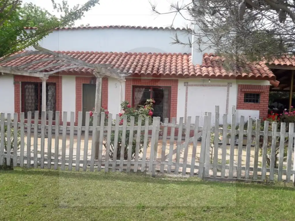 Vende/Permuta excelente casa