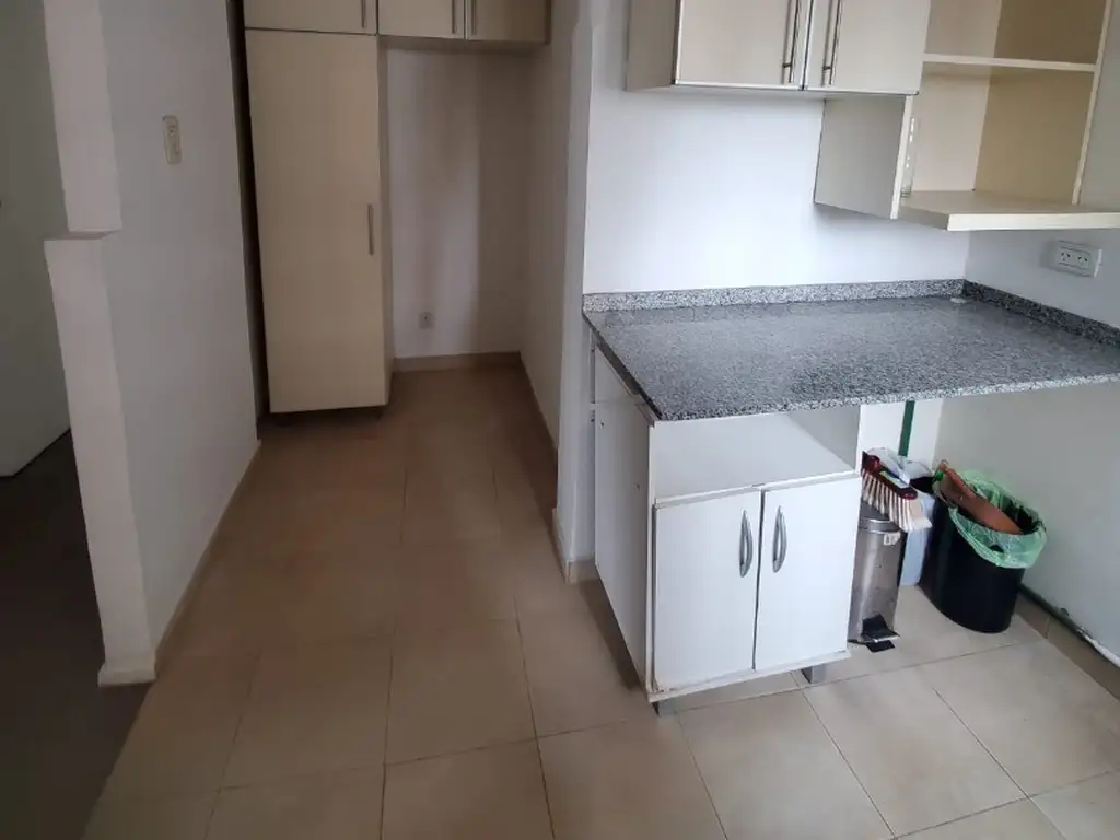 3 ambientes 2 piso por escalera impecable , buen precio , excelente ubicacion