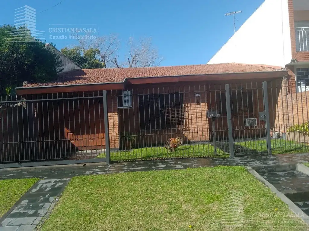 Casa 4 Ambientes en  Venta Ituzaingo Norte