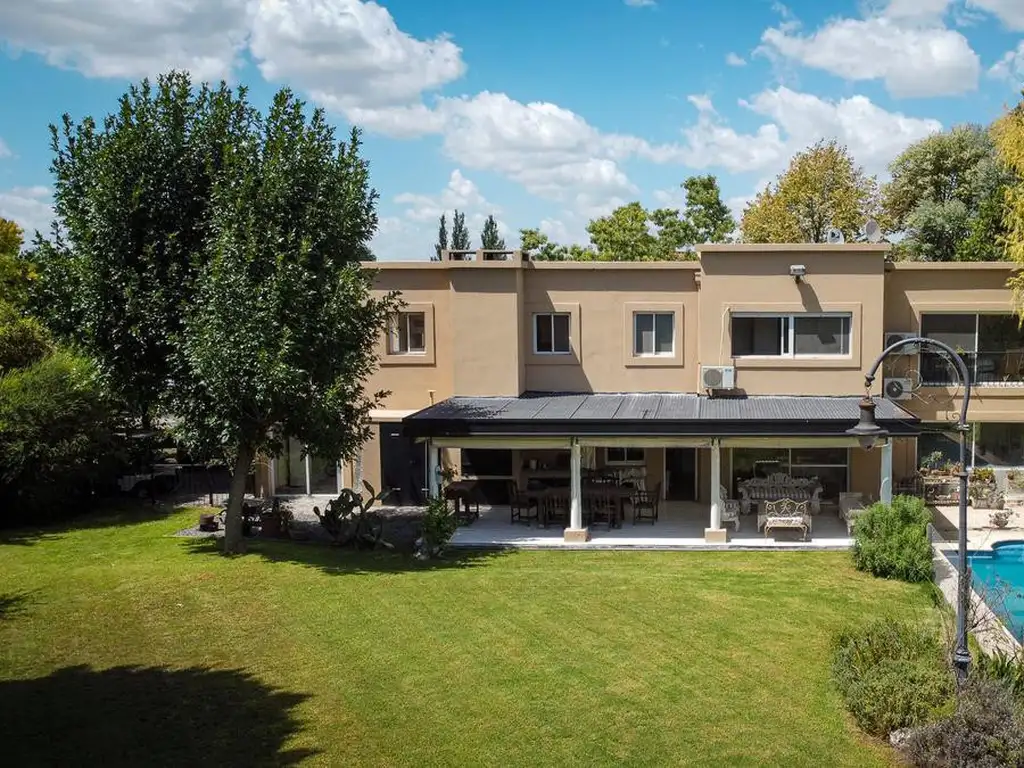 Casa en venta,  lote interno, 4 dormitorios, Barrio Cerrado, Buenos Aires Golf, Bella Vista