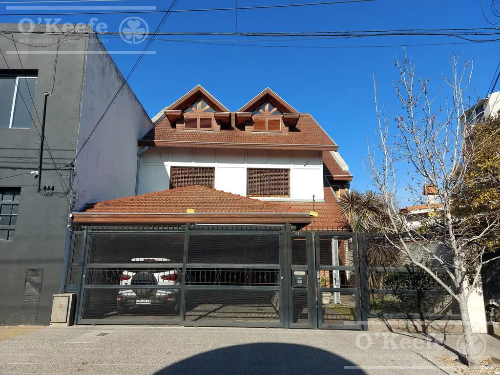 Casa en venta de 4 amb en Quilmes con tres plantas y pileta - APTO CREDITO