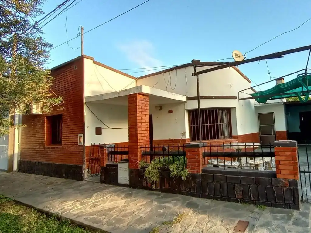 SE VENDE CASA EN ALDEA BRASILERA, zona Bar Múnich