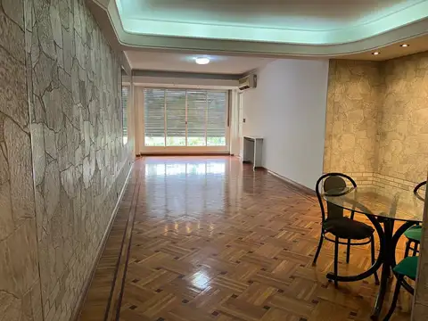 excelente  semipiso 4 ambientes con dependencias  entrada de servicio cochera cubierta en pta. baja