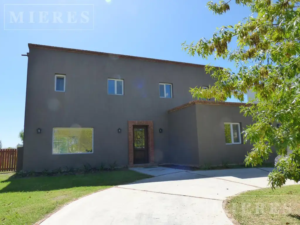 Casa  en alquiler anual amoblado, sobre lote interno en El Cantón barrio Golf