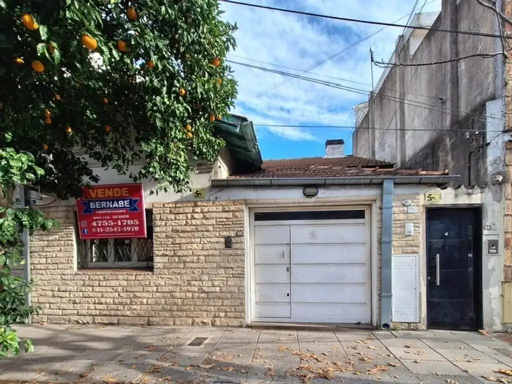 VENTA TIPO CASA AL FRENTE TRES AMBIENTES SAN MARTIN CENTRO