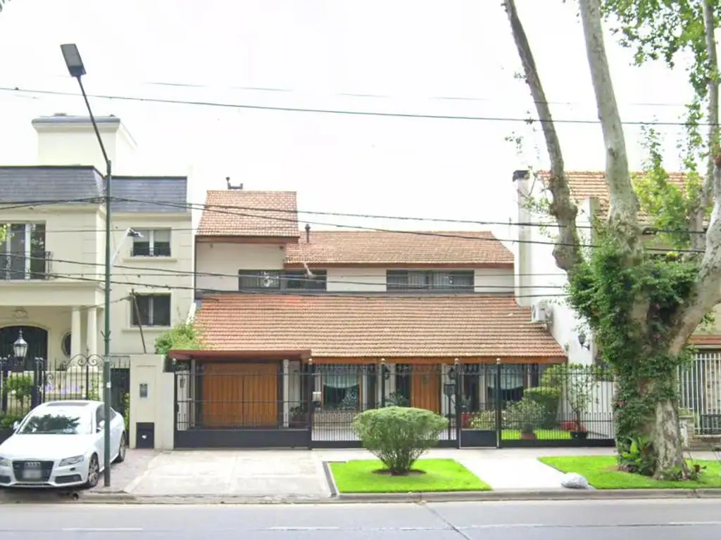 Muy linda casa sobre la AV. Marquez al 1000 en San Isidro - Inmejorable Zona