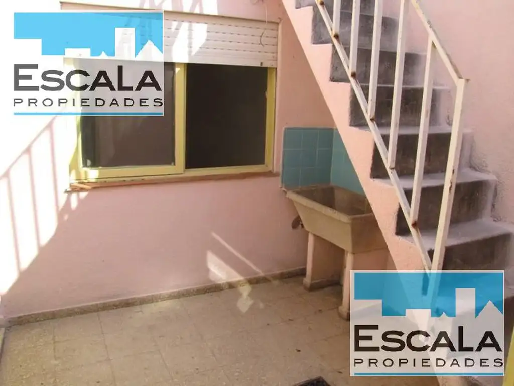 DEPARTAMENTO DE PASILLO EN VENTA CON PATIO