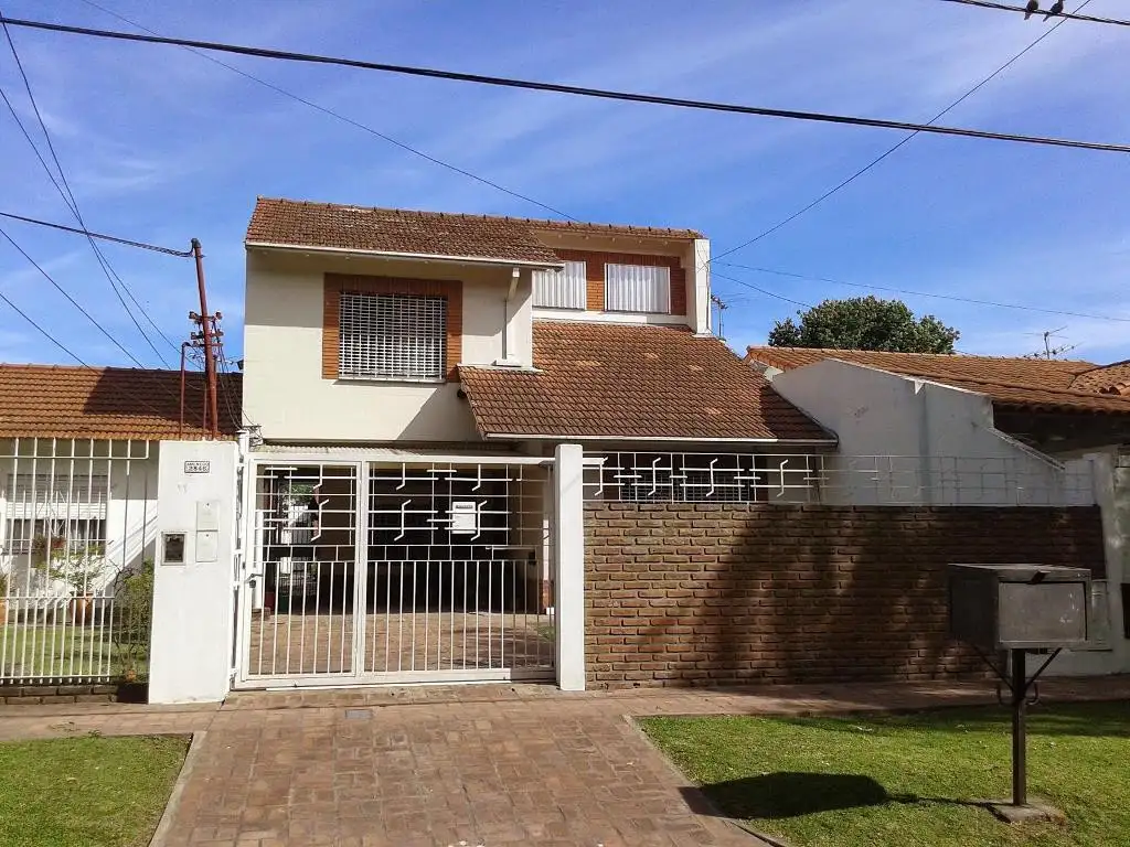 CASA EN AV. AMENEDO AL 2800 - JOSE MARMOL