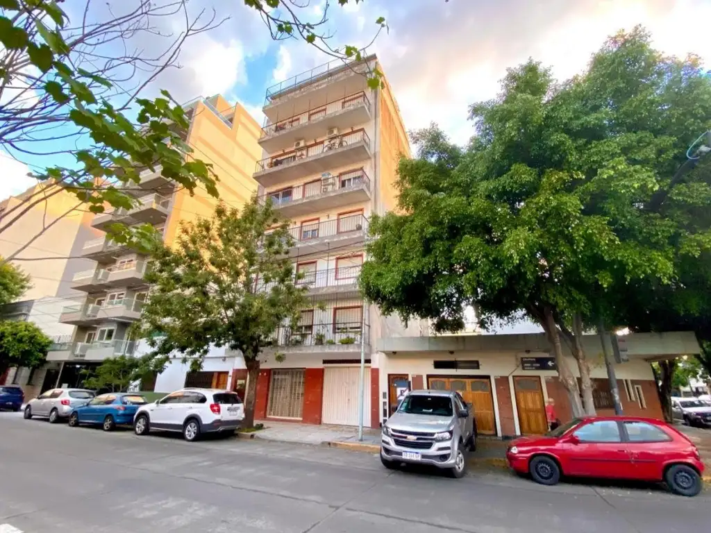 Venta Depto 3 Amb Con Balcón En Chivilcoy 2000, Monte Castro