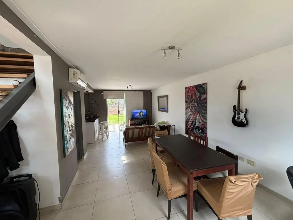 Casa en venta - 2 Dormitorios 2 Baños - 90mts2 - La Plata