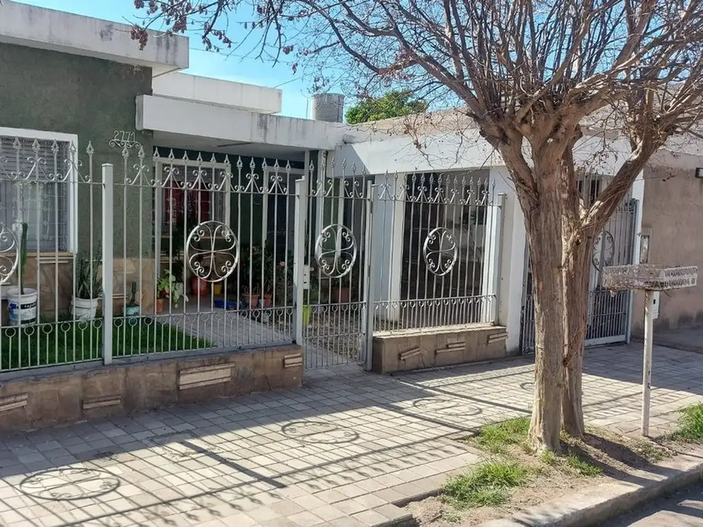 Venta casa, 2 dor, Barrio Centro America.