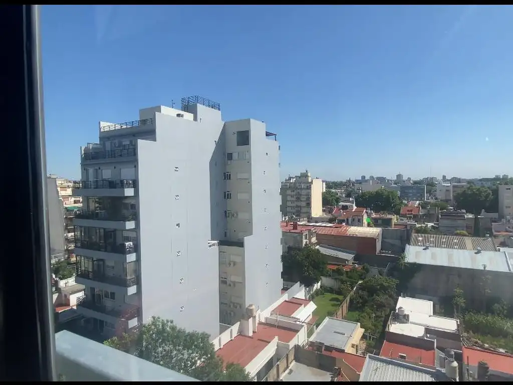 VENTA  Excelente 3 AMBIENTES  AL FRENTE CON BALCON 2 BAÑOS