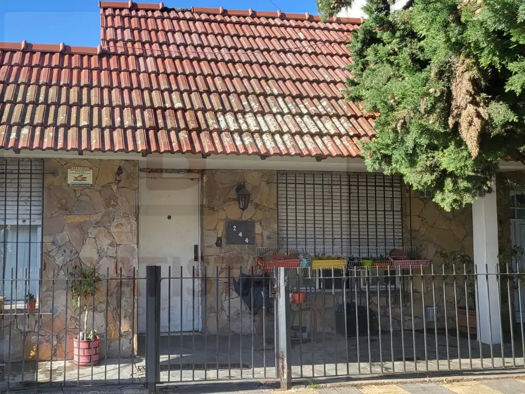 Vende casa en calle 80 y 115