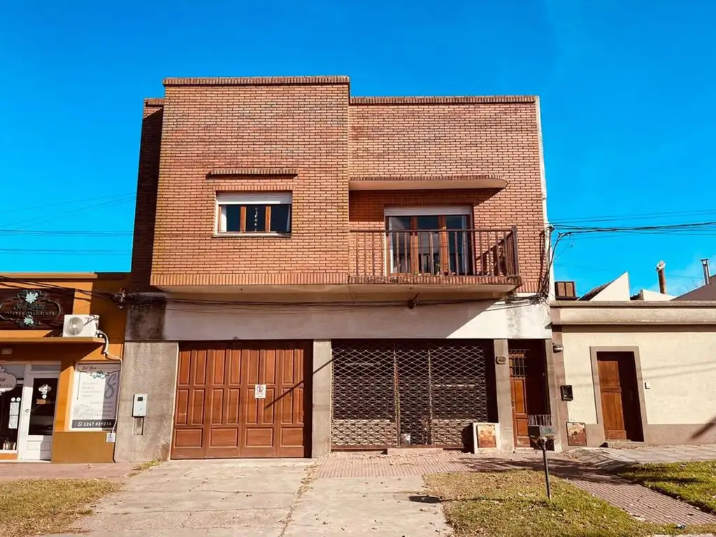 CASA EN VENTA 5 AMBIENTES - CENTRO DE MADARIAGA