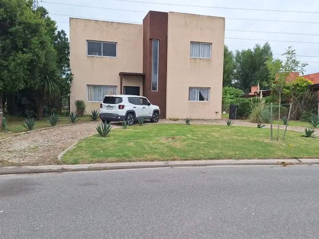 Casa en venta - 3 Dormitorios 3 Baños - Cochera - 900Mts2 - Villanueva, Tigre