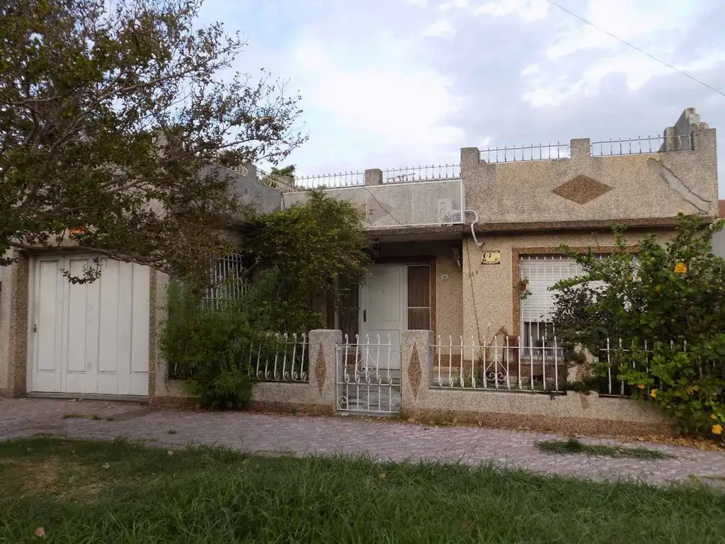 Casa en Venta  4 Ambientes-Lomas de Zamora- Jardin