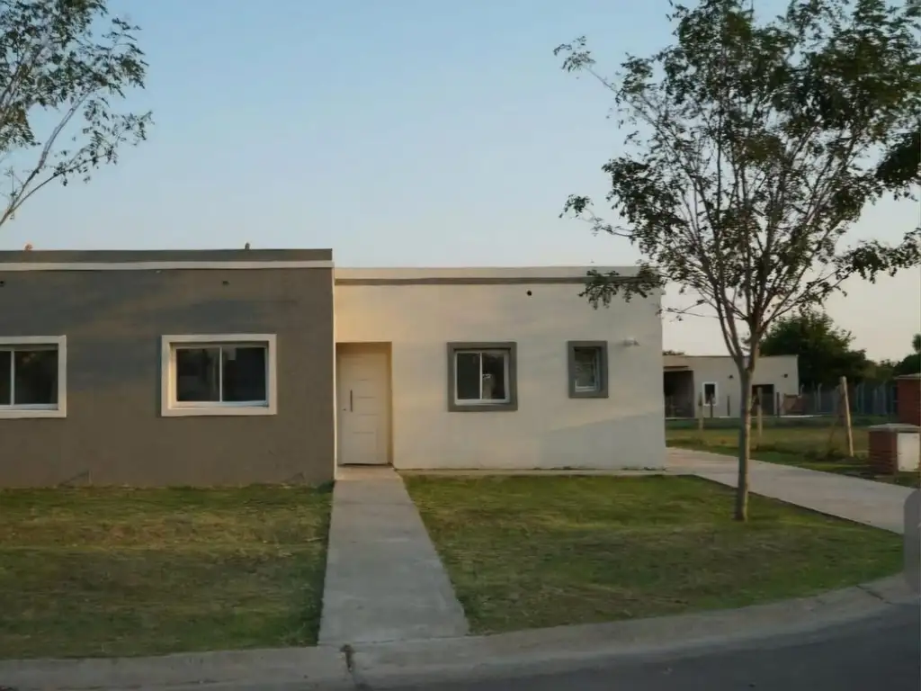 Venta casa en Pilar del Este