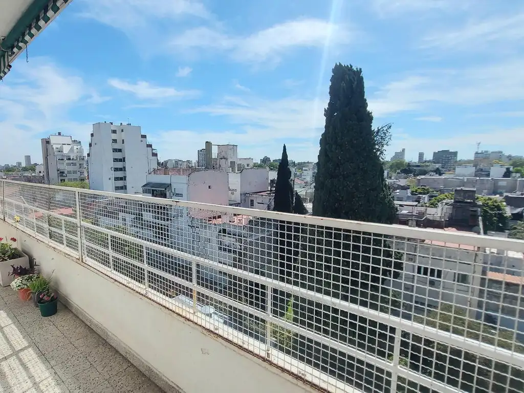 DEPARTAMENTO EN VENTA DE 4 AMBIENTES  CON BALCON Y ESPACIO GUARDA COCHE EN VILLA DEL PARQUE