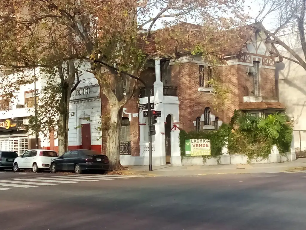 ULTIMA CASONA SOBRE AVENIDA AVELLANEDA