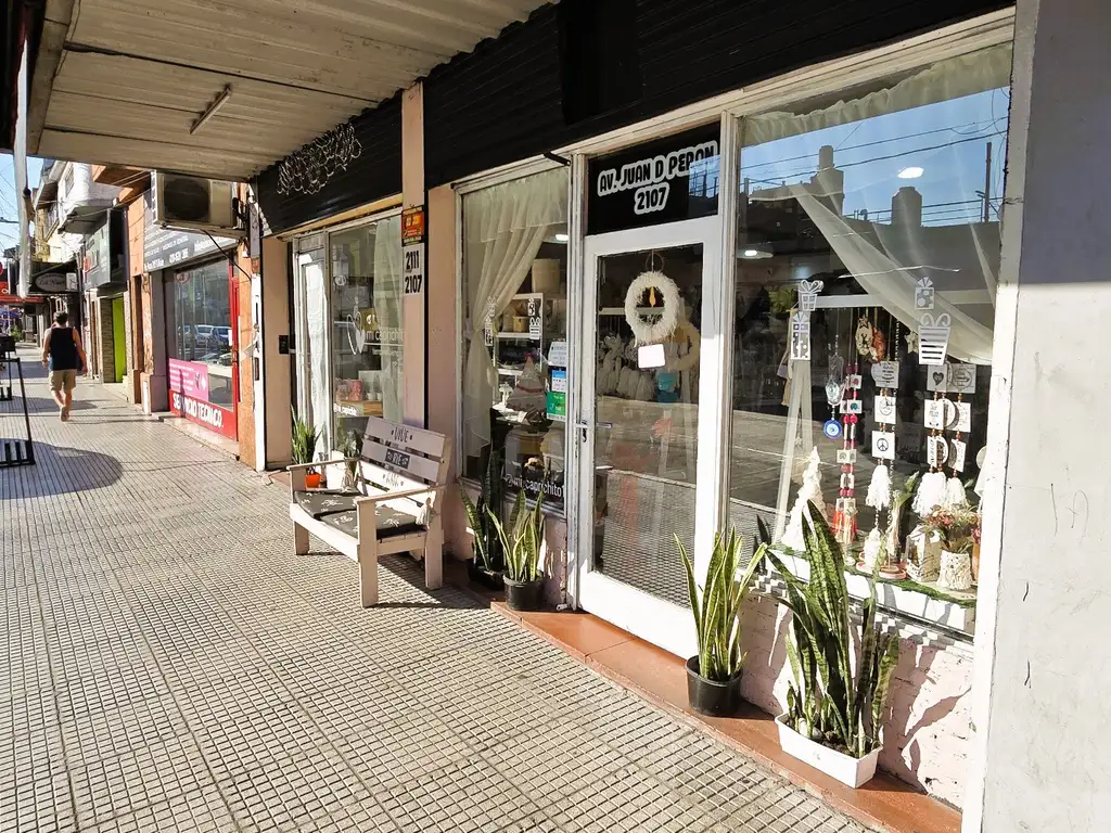 Venta de LOCAL s/Av. Juan Domingo Perón, Valentina Alsina. USD110.000.-