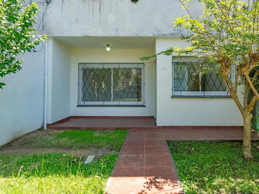 CASA EN VENTA EN LA FLORIDA DOS DORMITORIOS