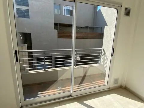 3 ambientes tipo d?plex a estrenar con patio en Villa Lugan