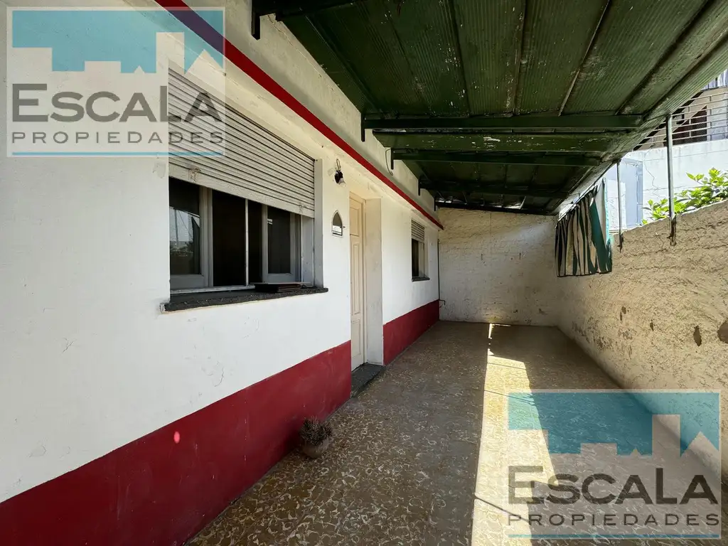 CASA INTERNA DE PASILLO DE DOS DORM CON PATIO EN ALQUILER