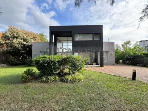 Alquiler temporada casa de 3 ambientes para 4 personas con piscina.