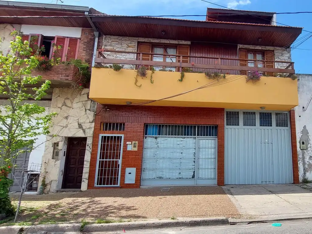 Casa Deposito y Oficina - Bernal Oeste