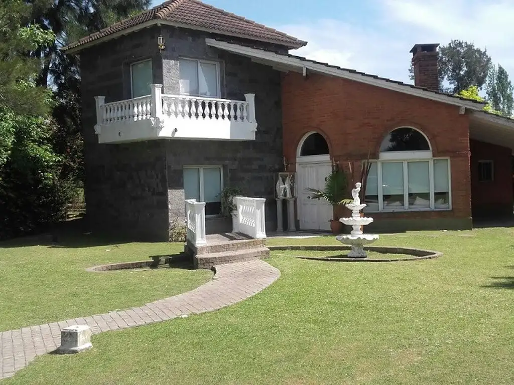 Casa Con Piscina, 4 Dormitorios, 4 Baños, Parrilla, Quincho