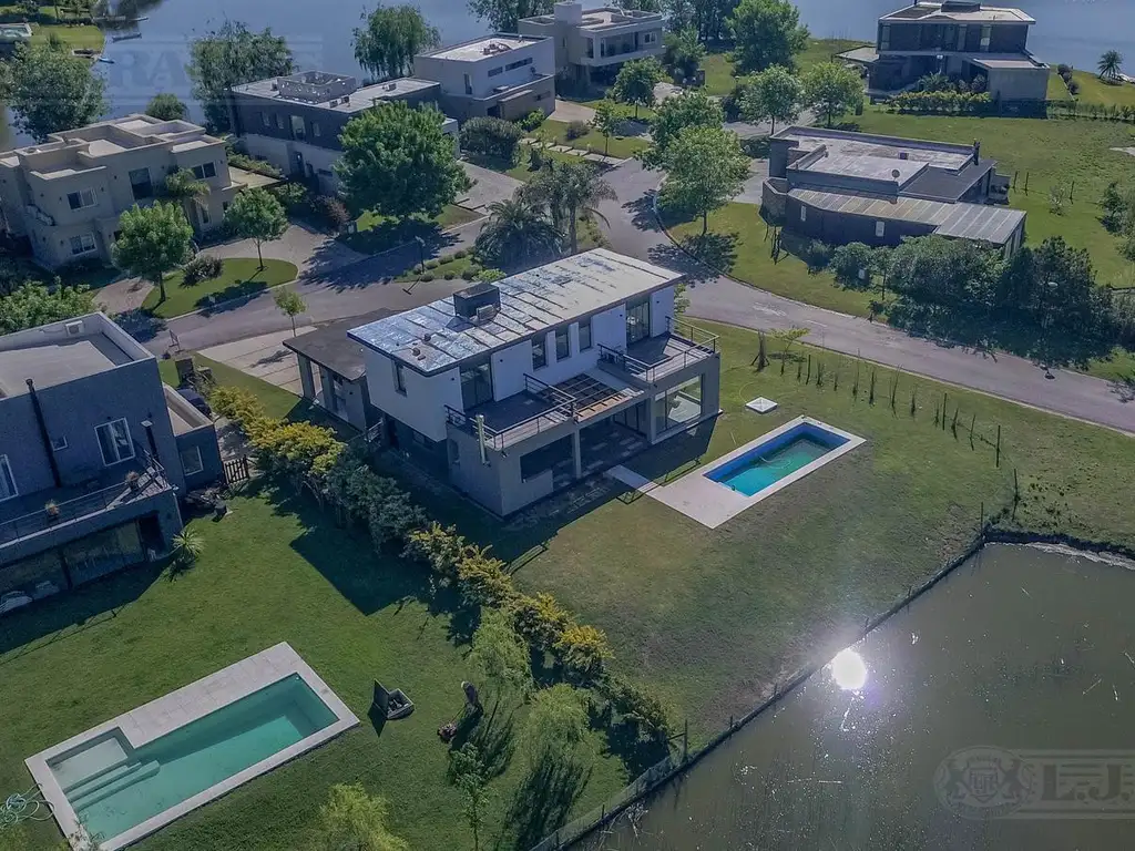 Casa en Venta y alquiler a Laguna Barrio Islas El Canton A Estrenar