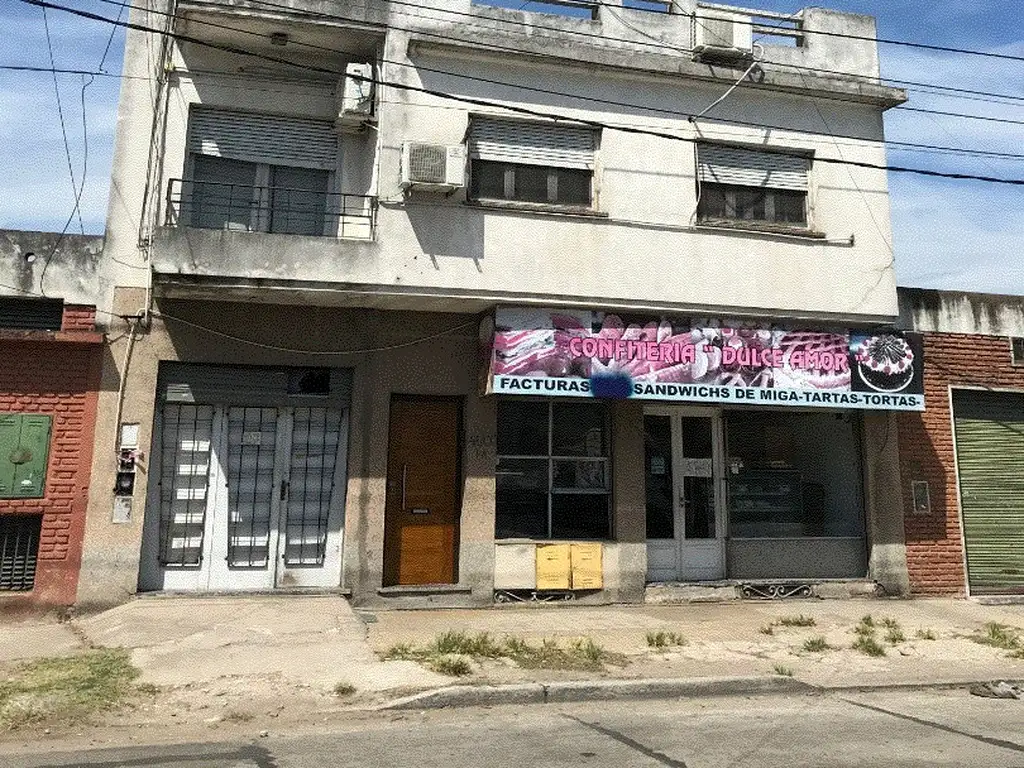 Departamento en venta sobre avenida