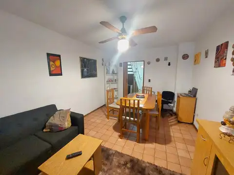 Departamento Duplex, 2 dormitorios, 2do piso por escalera.