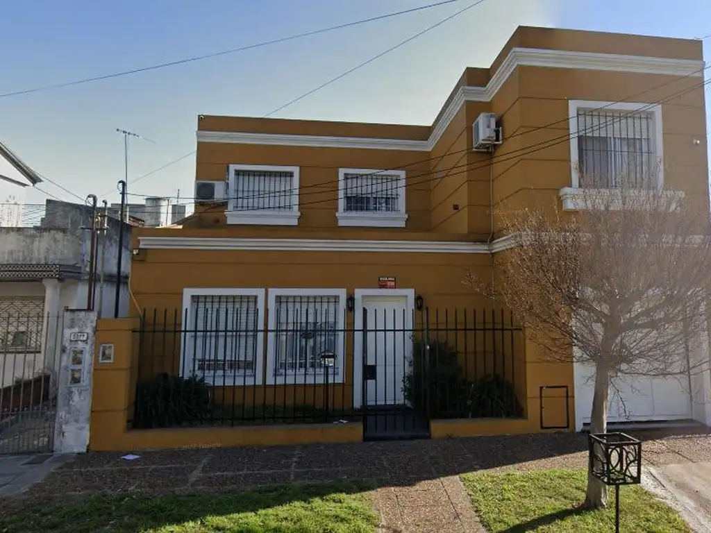 Casa 5 Ambientes c/2 Cocheras 180 m² Edif. s/Lote 273 m²- Villa Luzuriaga