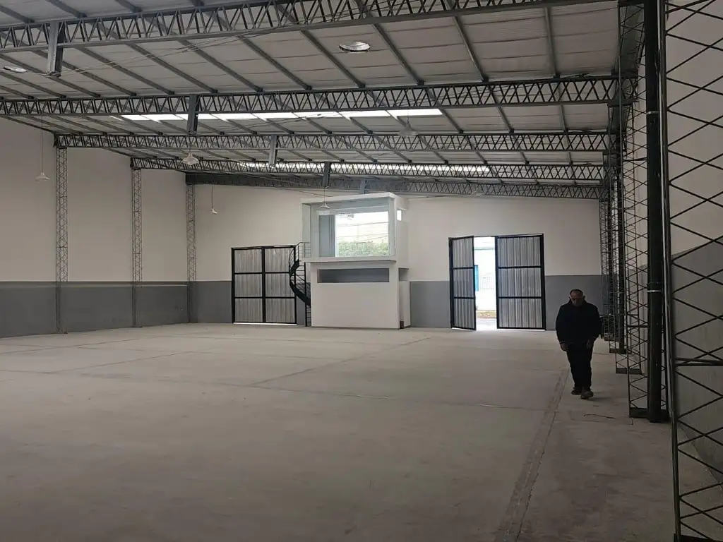 Galpón / deposito de 660 m2 en La Plata