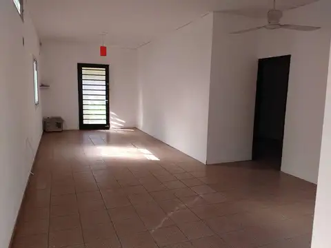 Casa en venta - 2 dormitorios 1 baño - Cochera - 270mts2 - Los Hornos, La Plata