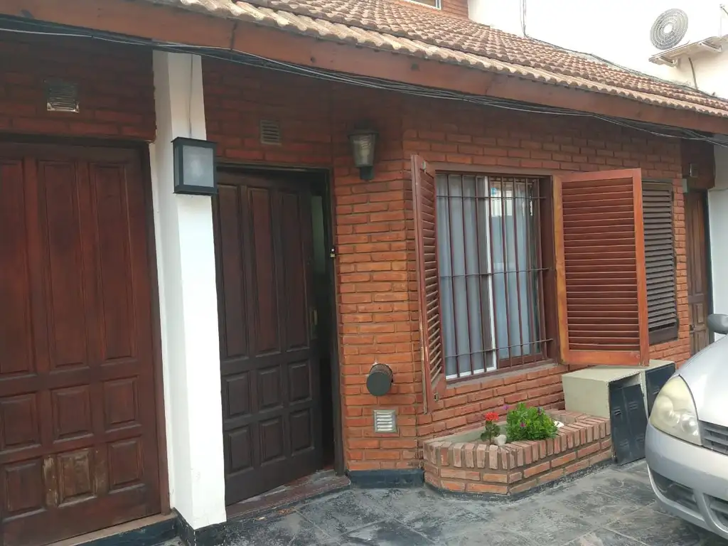 duplex de 2 amb. con escritorio con espacio guarda auto