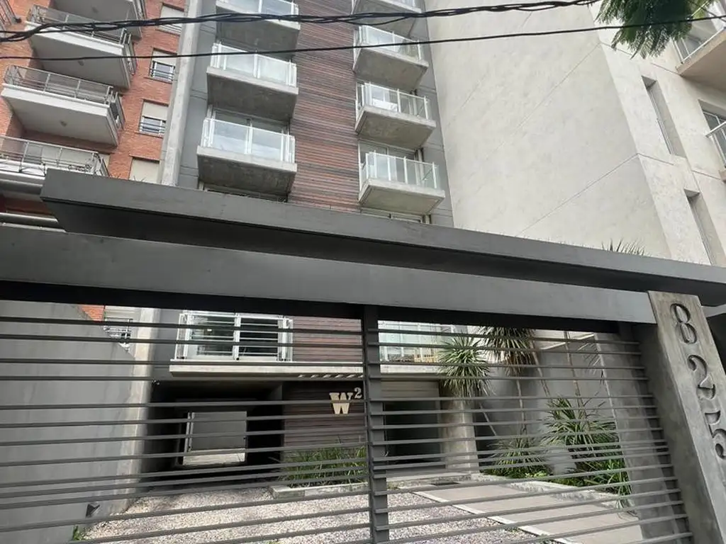 Departamento 2 ambientes con balcón y terraza en venta en Castelar