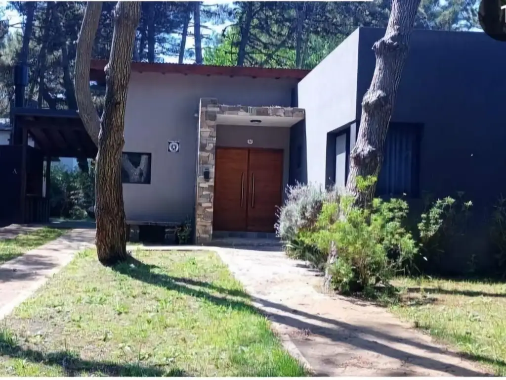 ALQUILER TEMPORARIO EN COSTA DEL ESTE CASA 4 AMBIENTES