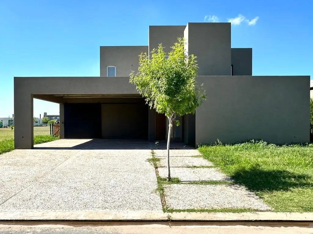 Casa de 3 Dormitorios en Dos Planta en Venta en  Vida Barrio Privado