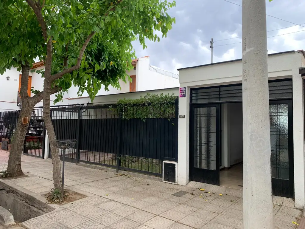 Casa en Venta Barrio Judicisl, 4 Dormitorios, 3 Baños, 2 Cocheras