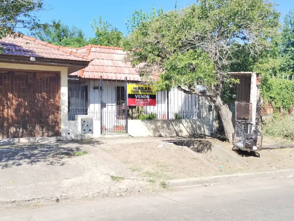 BUENA CASA A 200 MTS DE AV. CAGUAZU