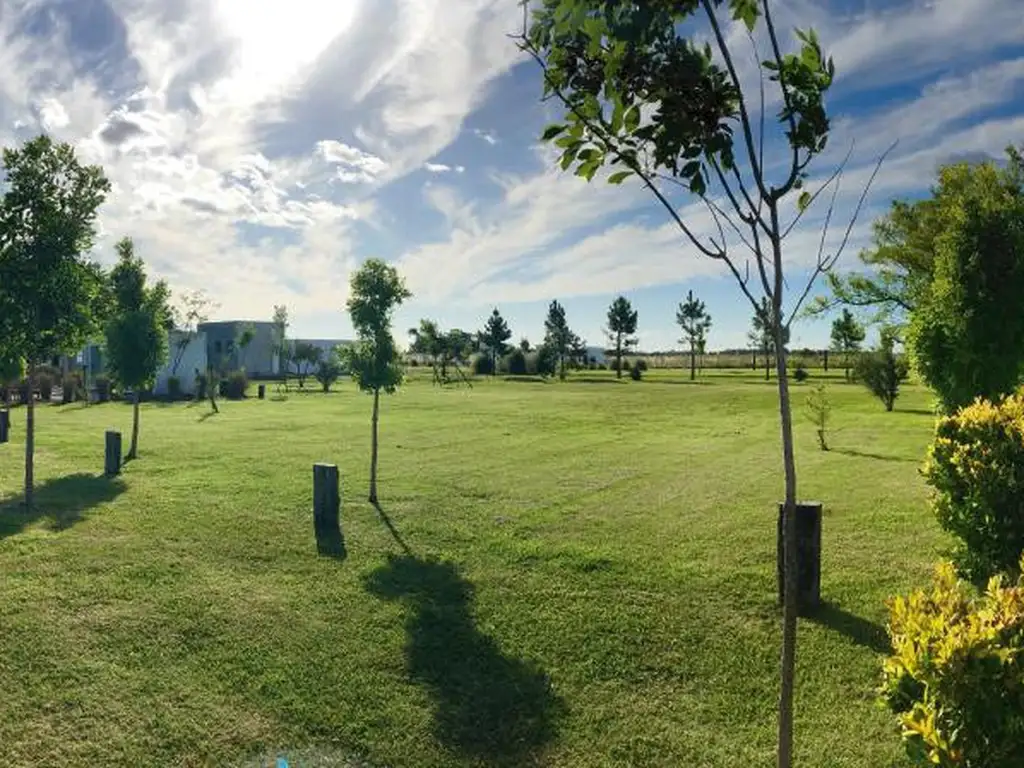 Terreno lote en venta en Campos de la Enriqueta en La Plata