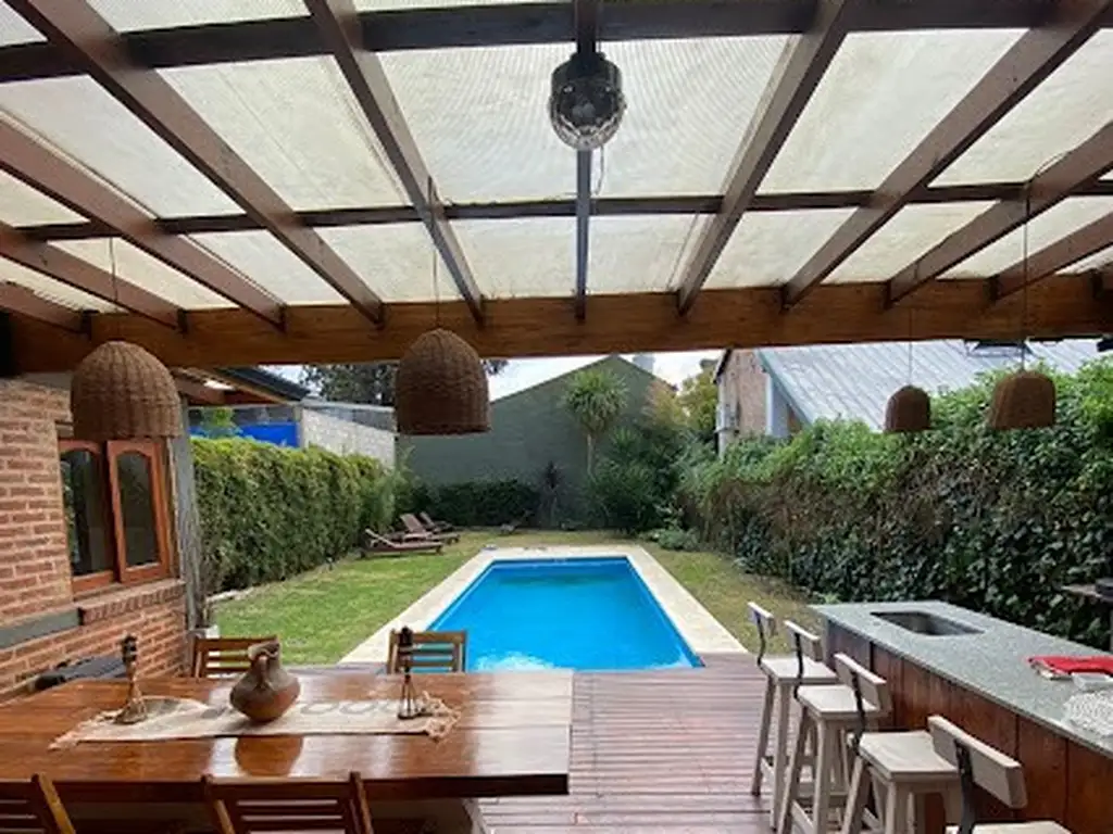 Casa en Venta - 4 ambientes - USD 189.000