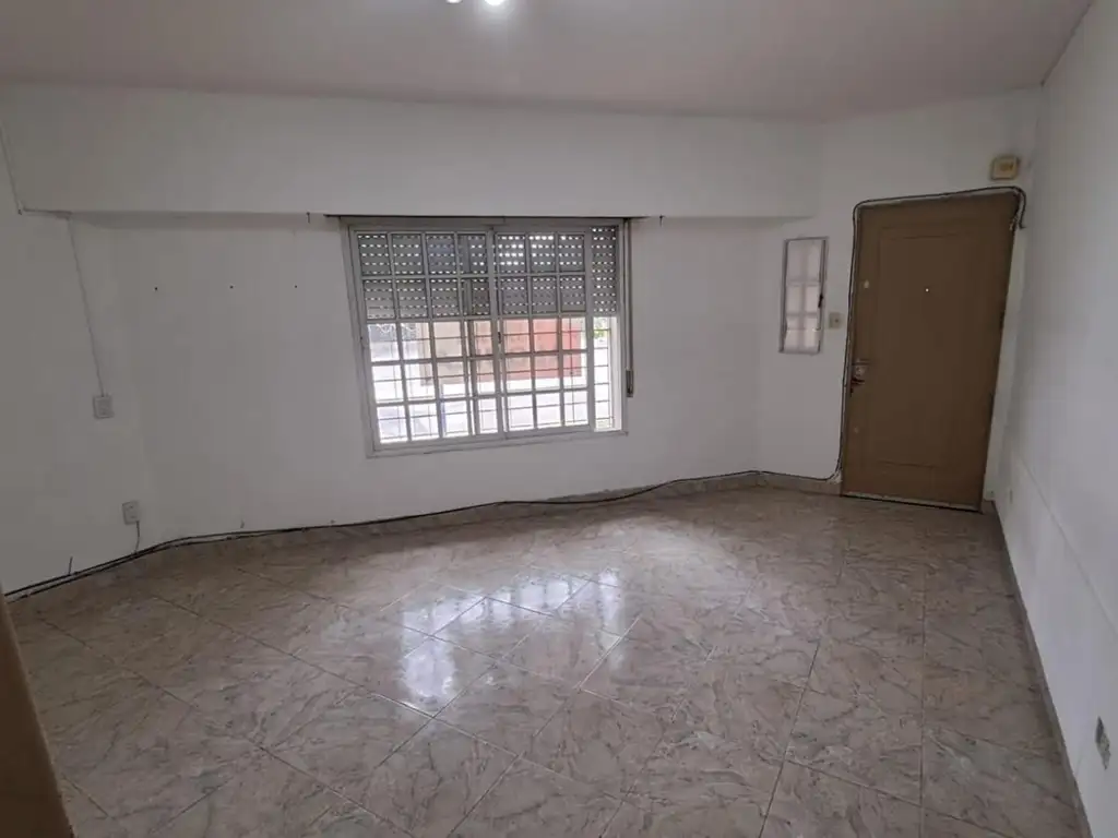 2 Departamentos 3AMB C/U c/ Patio - OPORTUNIDAD -