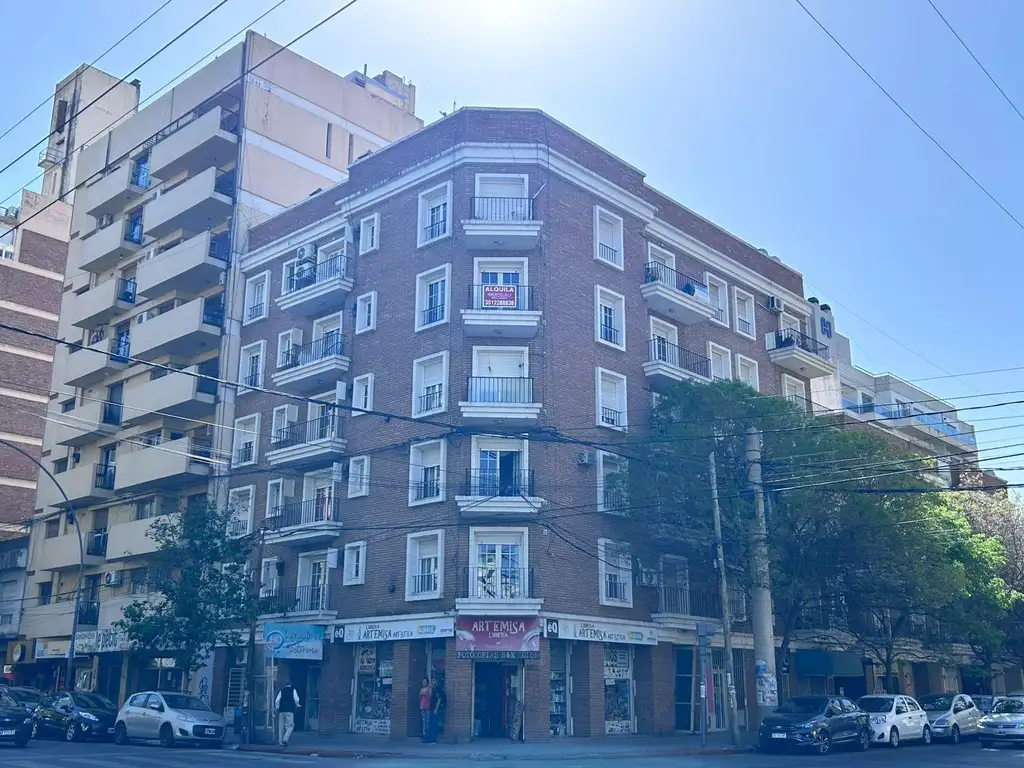 Departamento en Alquiler | 2 Dormitorios | General Paz | 2 Balcones | Zona Plaza Alberdi