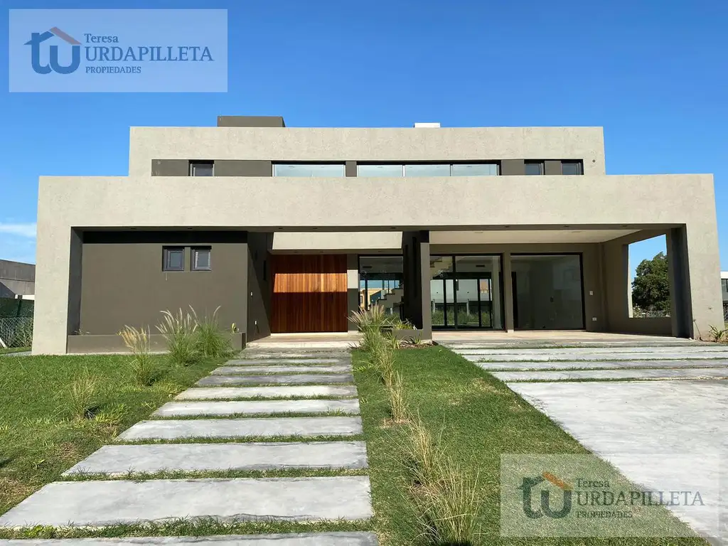 Casa en venta en Pilara con renta sobre lote central en La Calesa