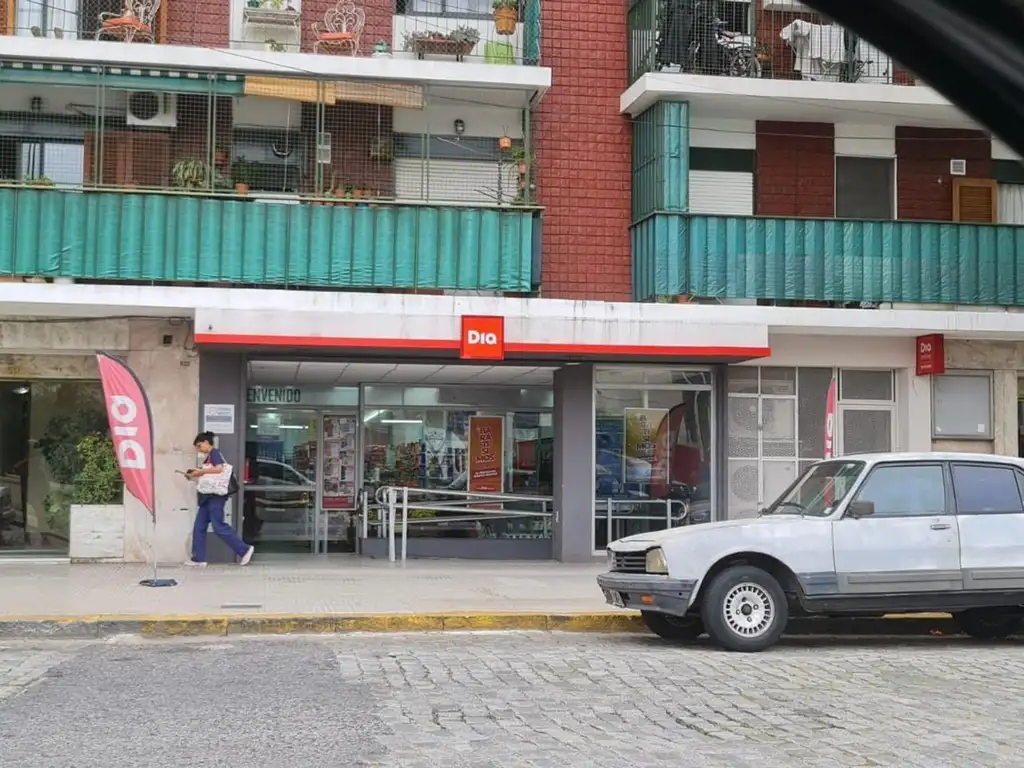 Local en venta con subsuelo sobre Av. Alvarez Jonte