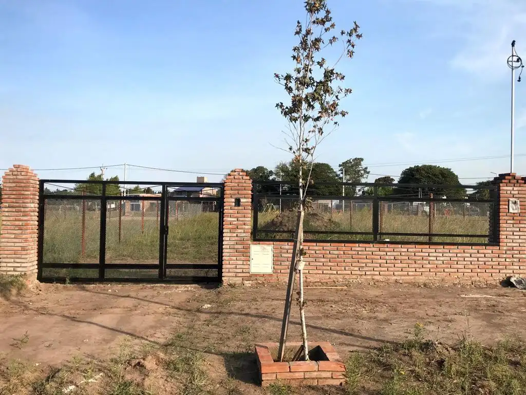 Terreno en  Ecopueblo Alvear, con cerco, pilar de luz. OPORTUNIDAD¡