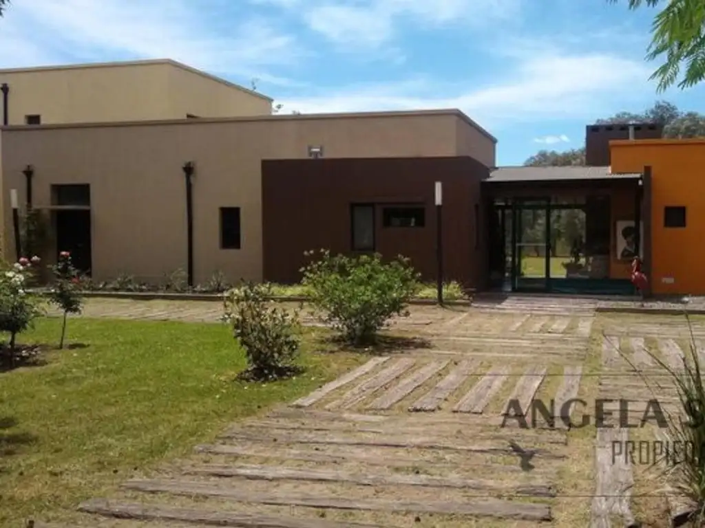 Hermosa  Casa en Barrio cerrado Chacras de Open Door.